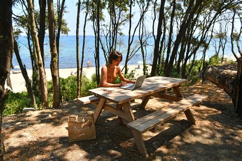 nudiste femme|Femmes seules et naturisme